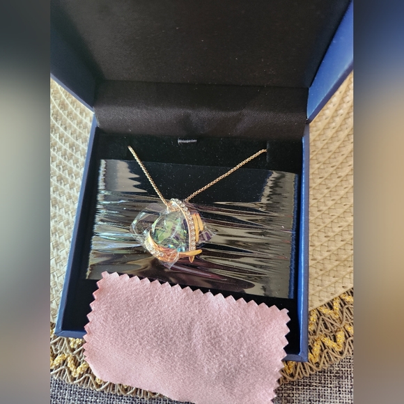 NWOT Love Heart Pendant Neckless - Picture 2 of 8